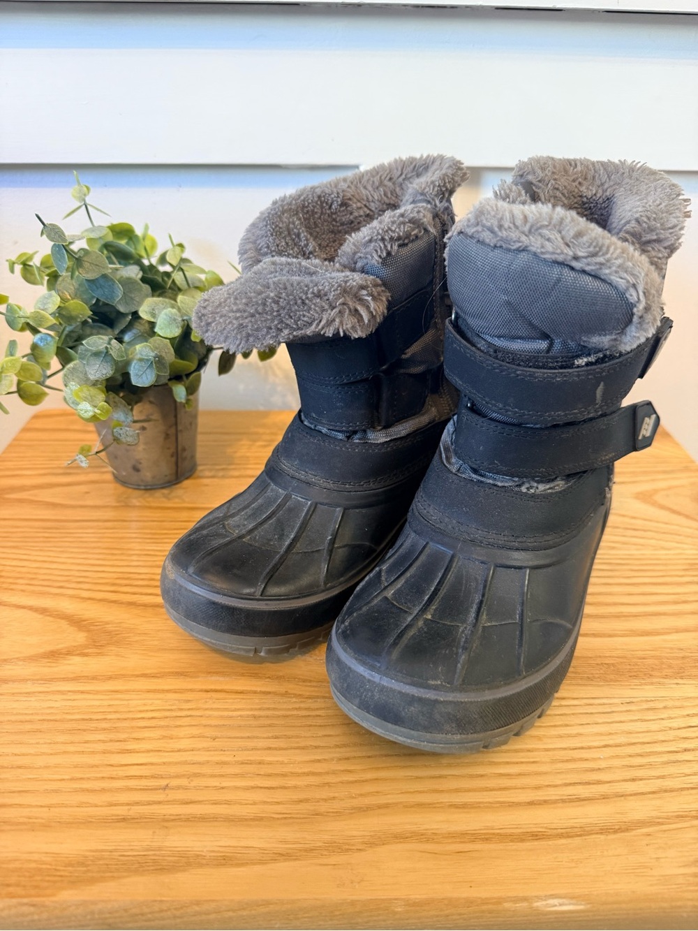 🌿4/$25 • Kids Black Insulated Winter Boots
